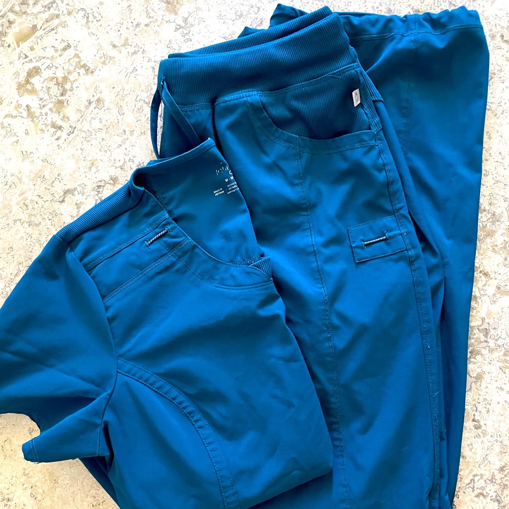 M Caribbean Blue Cherokee Infinity Scrub Set